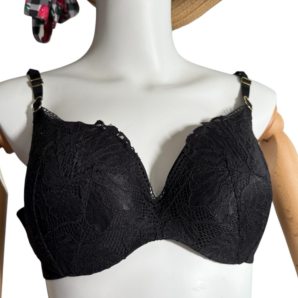Victoria’s Secret Sexy Black Lace Bra Size 36C coquette gold Y2K push up
